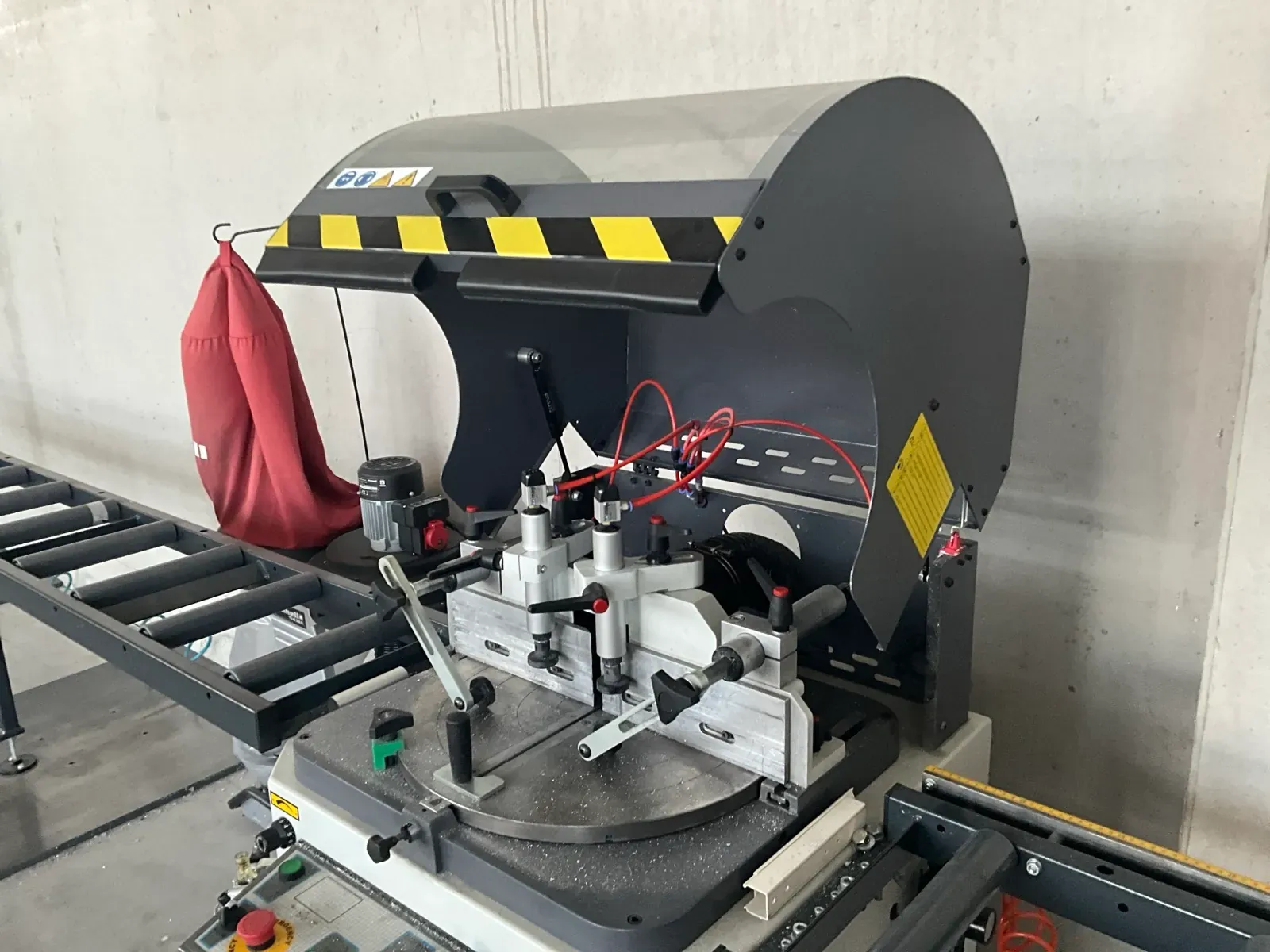 Mașină Automată de Debitat Profile PVC (Q350) - PRESSTA EISELE (GS350PV)
